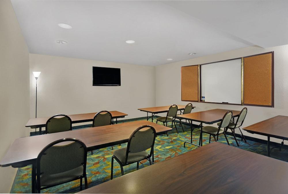 Candlewood Suites Columbia-Fort Jackson By Ihg Eksteriør billede